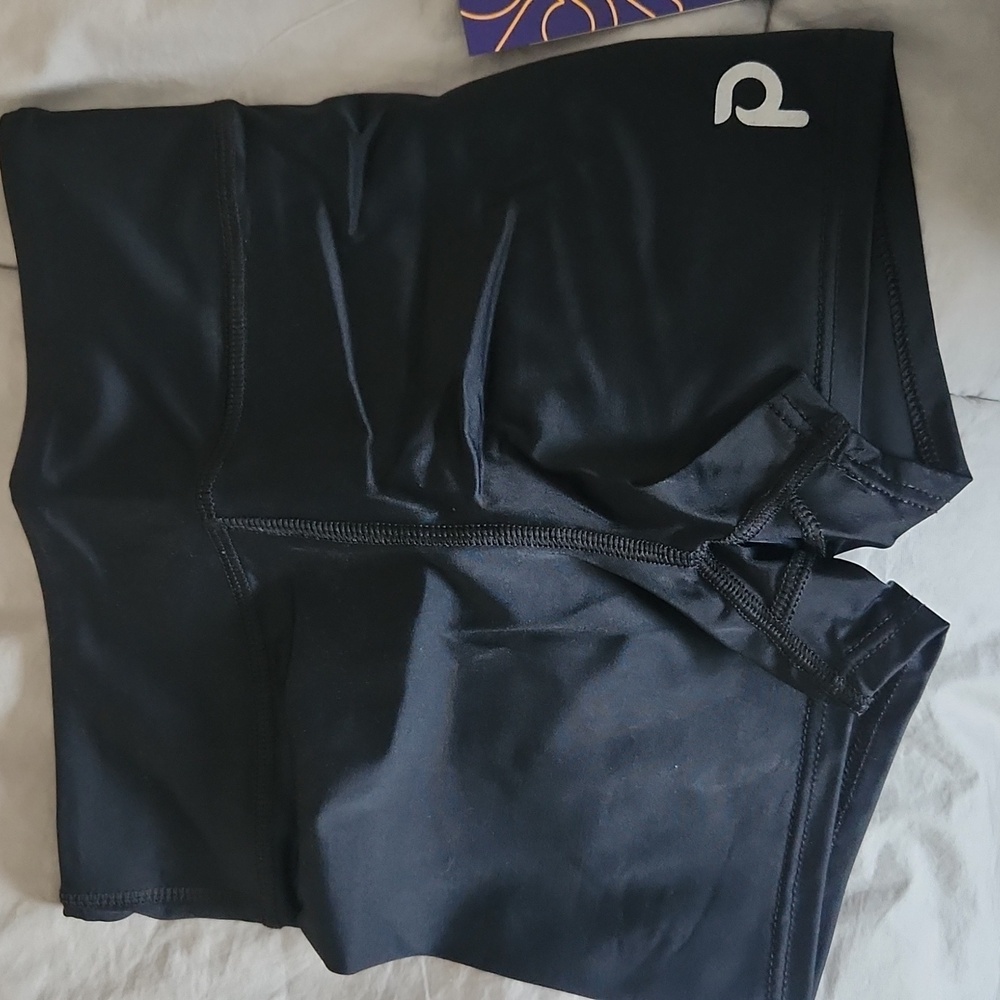 Plum leo practice perfect Adult small shorts